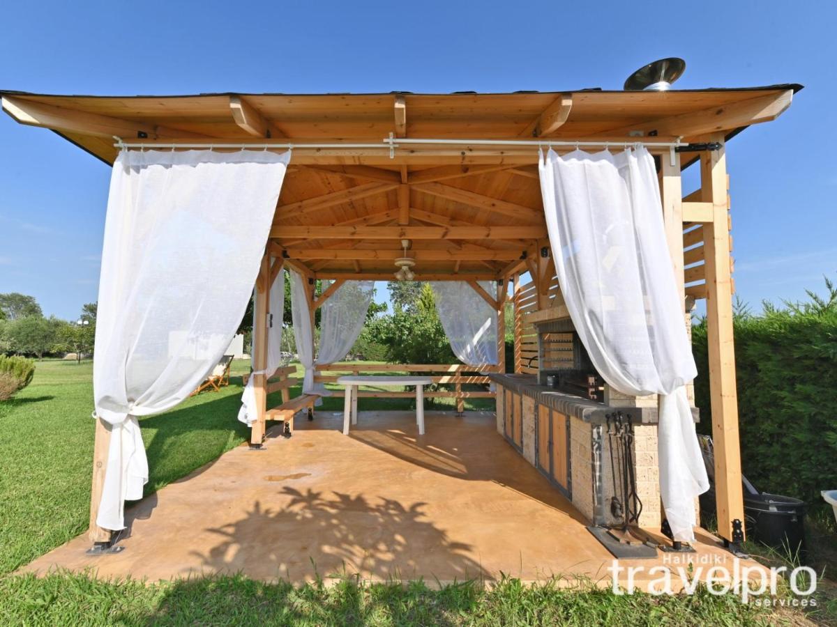 Villa Iris By Rentalspro Services - Agios Mamas Beach Exterior photo