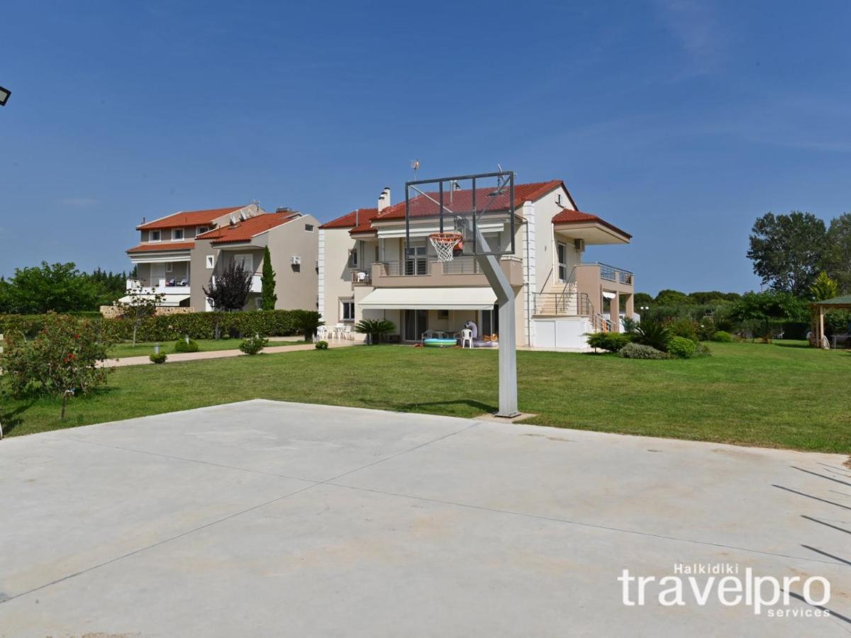 Villa Iris By Rentalspro Services - Agios Mamas Beach Exterior photo
